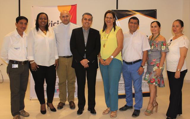 Fernando Romero Ámbito, María Dora Hurtado, padre Iván Díaz Gómez, Mauricio Betancurt, Director (E); Débora Muñoz, Óscar Goyeneche, Margarita Oliveros García y Alba Inés Osorio.
